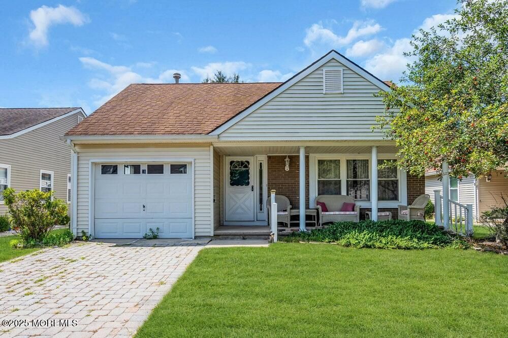 Attached, Exterior, Facade, Brick Facade, Ranch