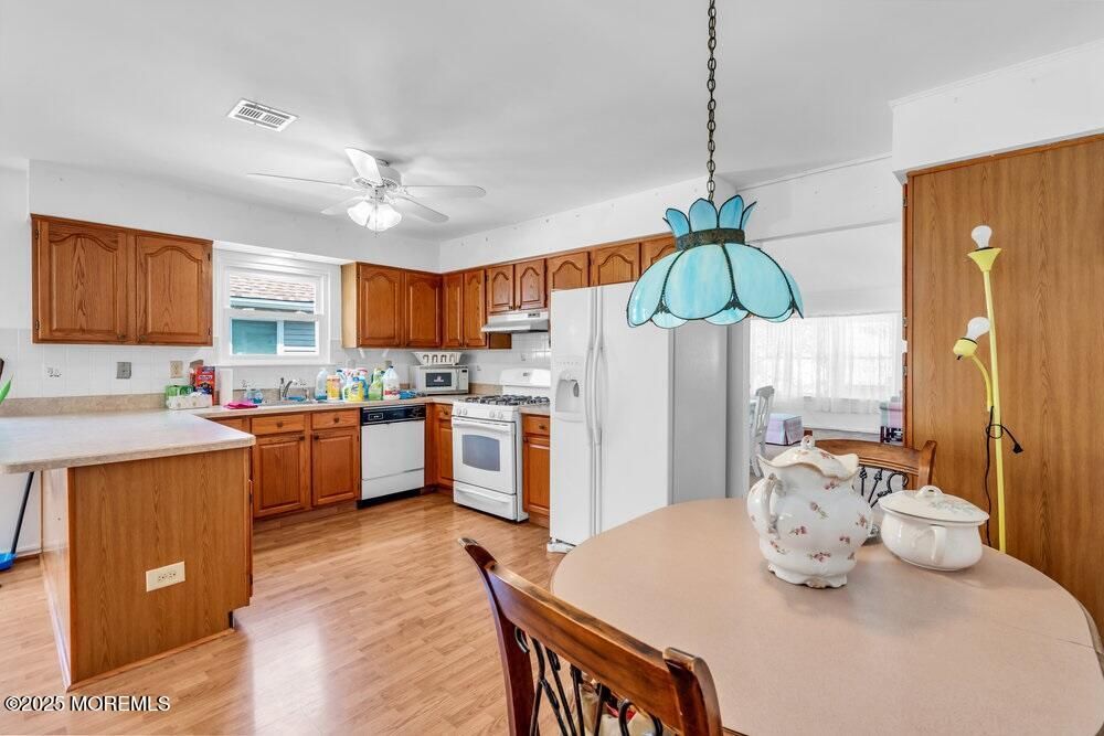 Dining room, Interior, Kitchen, Pendant Lights, Wood Texture Flooring