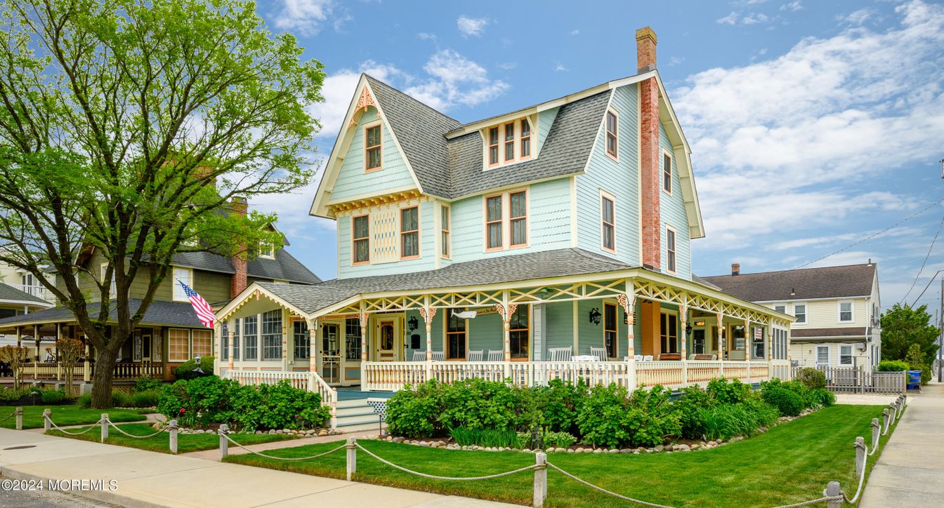 Exterior, Facade, Queen Anne Victorian