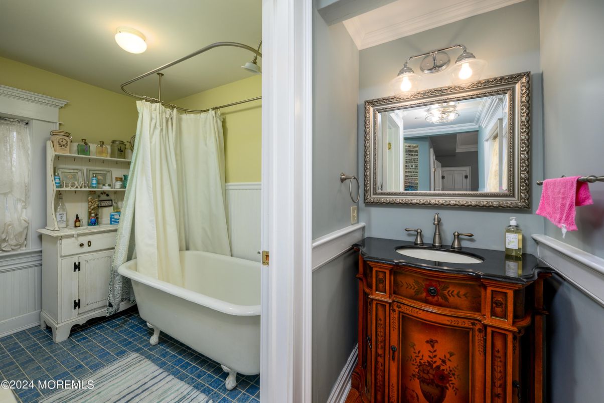 Bathroom, Free Standing Baths, Interior