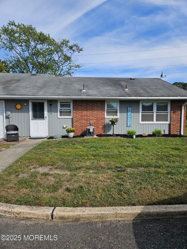 Attached, Exterior, Facade, Brick Facade, Ranch