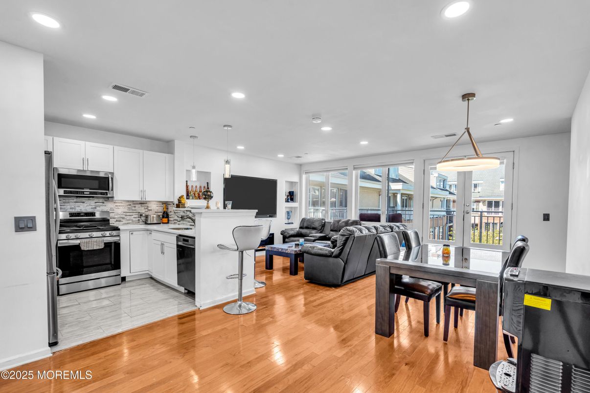 Dining room, Interior, Kitchen, Living room, Pendant Lights, Recessed Lighting, Stainless Steel Appliances, Wood Texture Flooring
