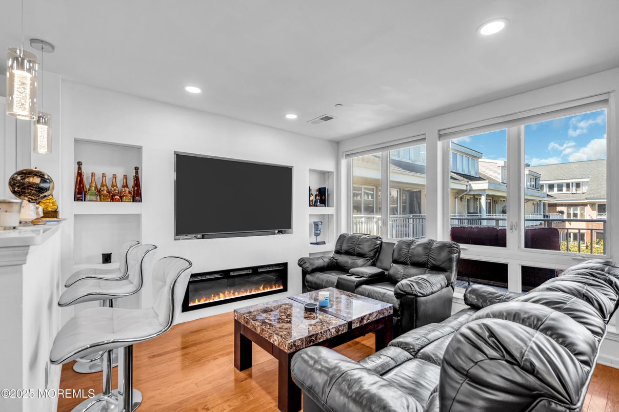 Fireplace, Interior, Living room, Pendant Lights, Recessed Lighting, Wood Texture Flooring