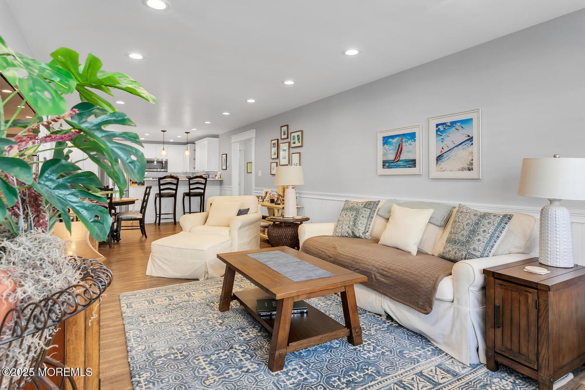 Interior, Kitchen, Living room, Pendant Lights, Recessed Lighting, Wood Texture Flooring