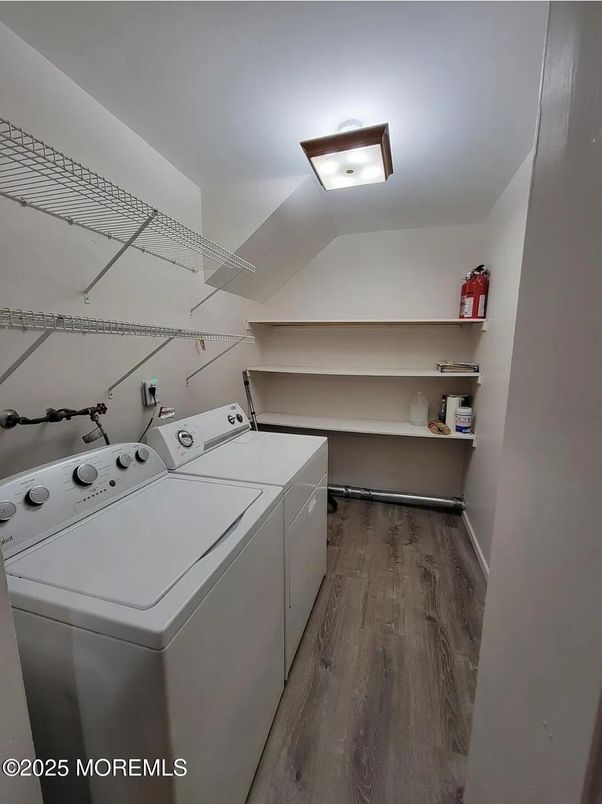 Interior, Utility Closets, Washer, Wood Texture Flooring