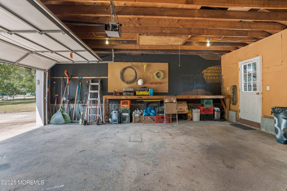 Garage, Interior, Wooden Beams