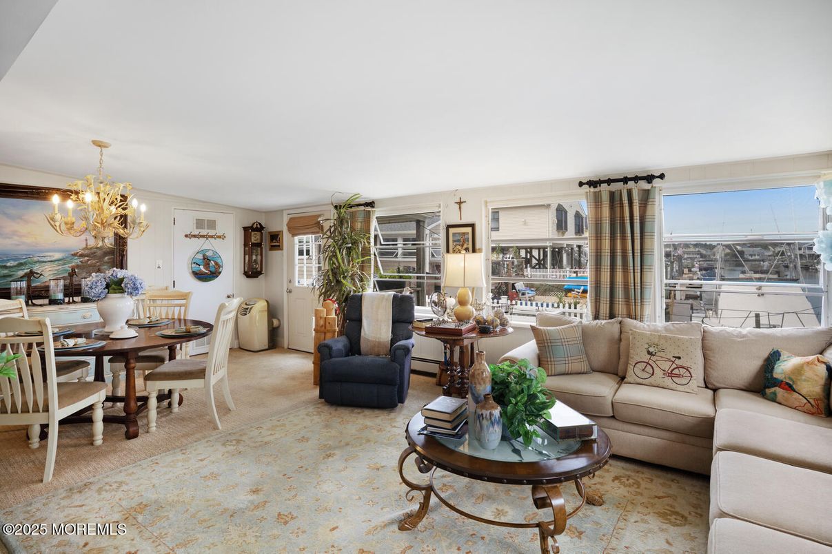 Chandelier, Dining room, Interior, Living room