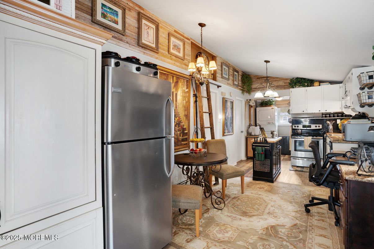 Chandelier, Dining room, Interior, Kitchen, Pendant Lights, Stainless Steel Appliances