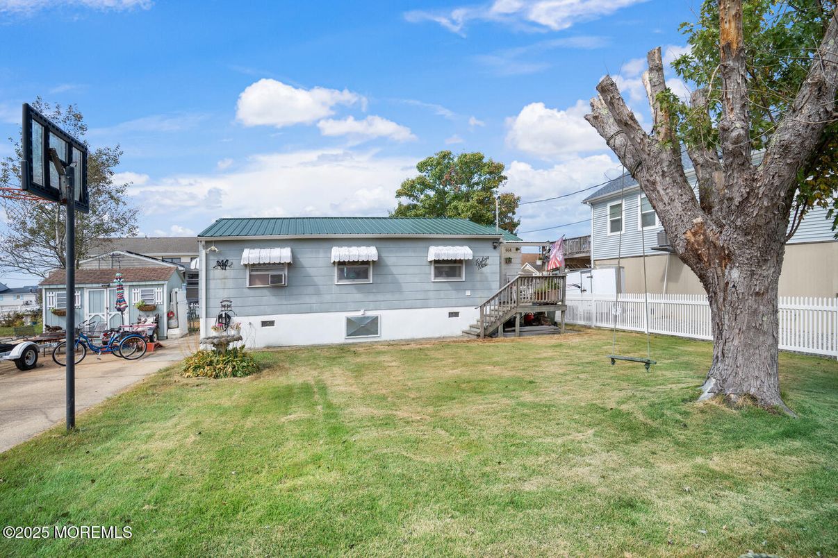 Backyard, Exterior