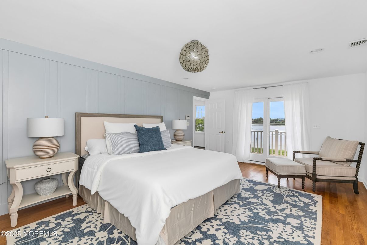 Bedroom, Interior, Water, Wood Texture Flooring