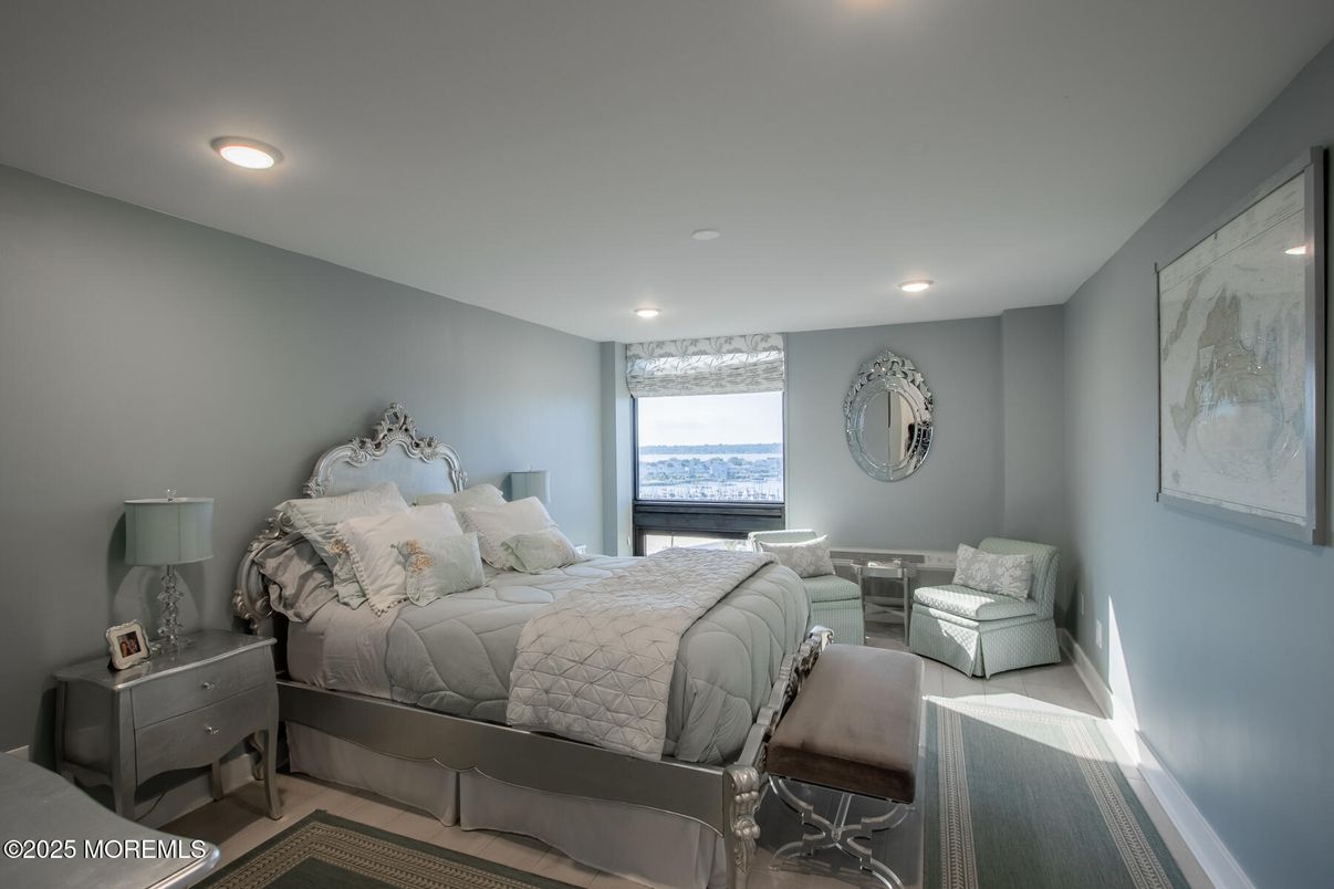 Bedroom, Interior, Recessed Lighting, Water