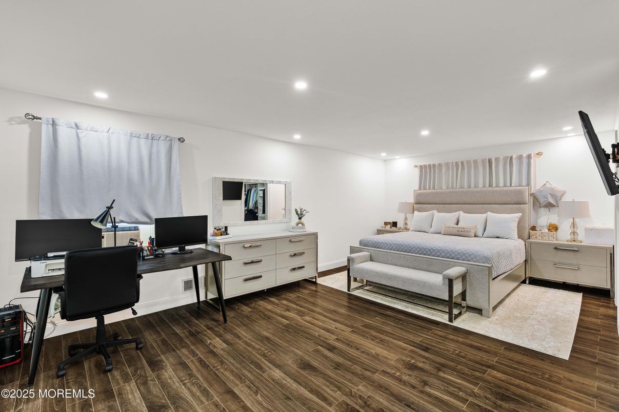 Bedroom, Home Office, Interior, Recessed Lighting, Wood Texture Flooring