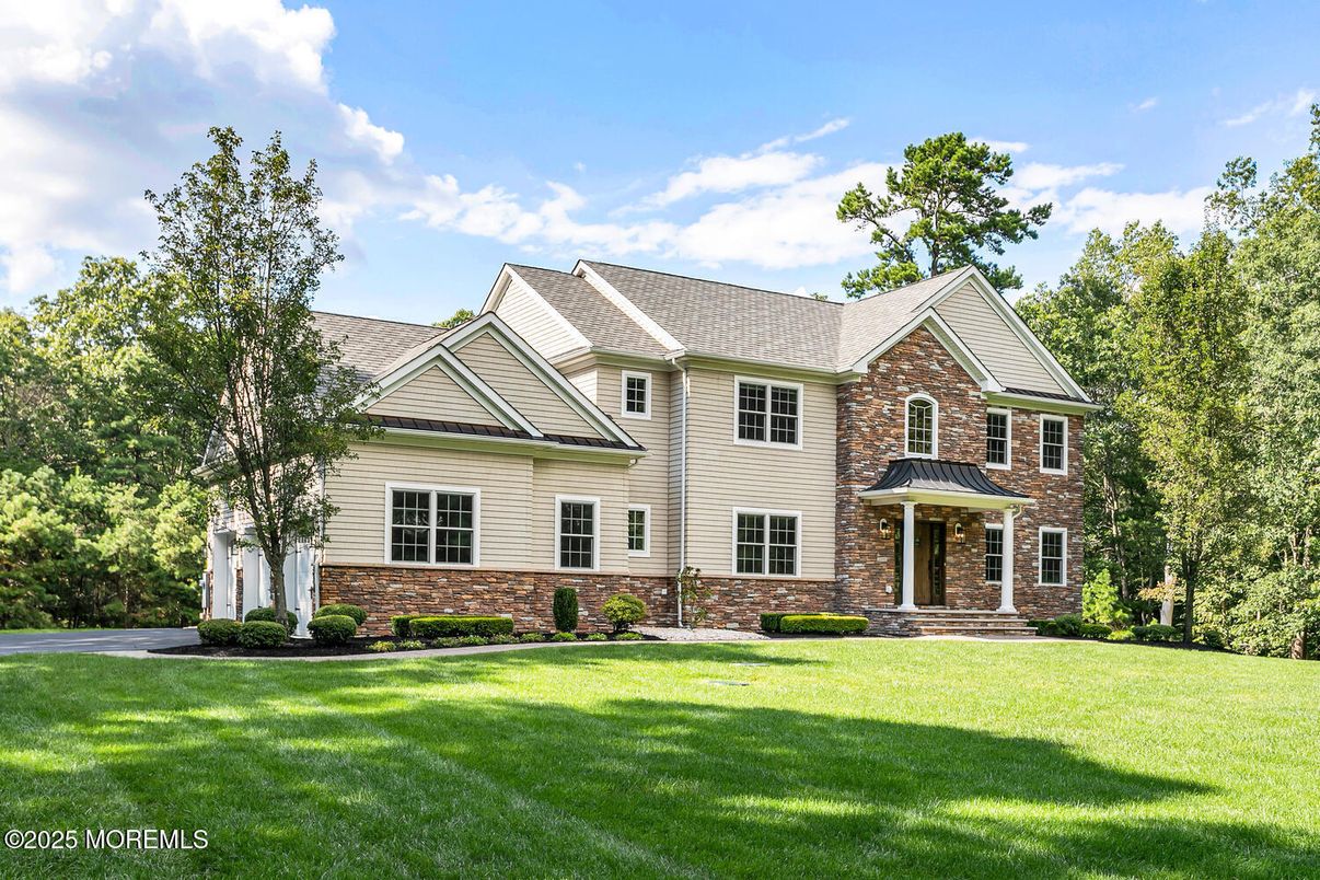 Backyard, Exterior, Facade, Brick Facade, Brick Traditional