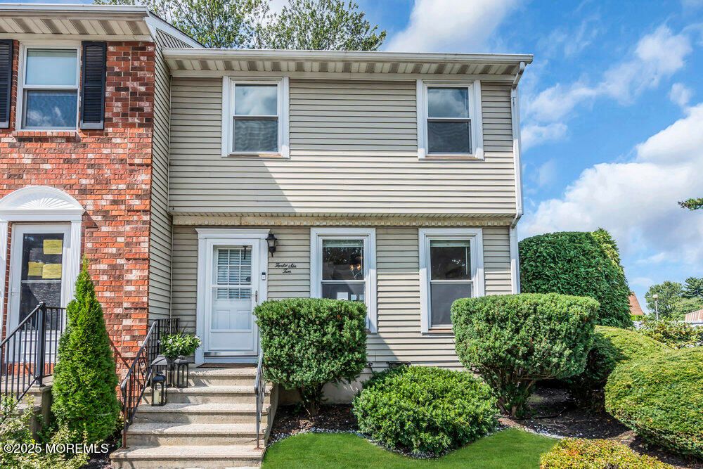 Exterior, Facade, Brick Facade, American Foursquare