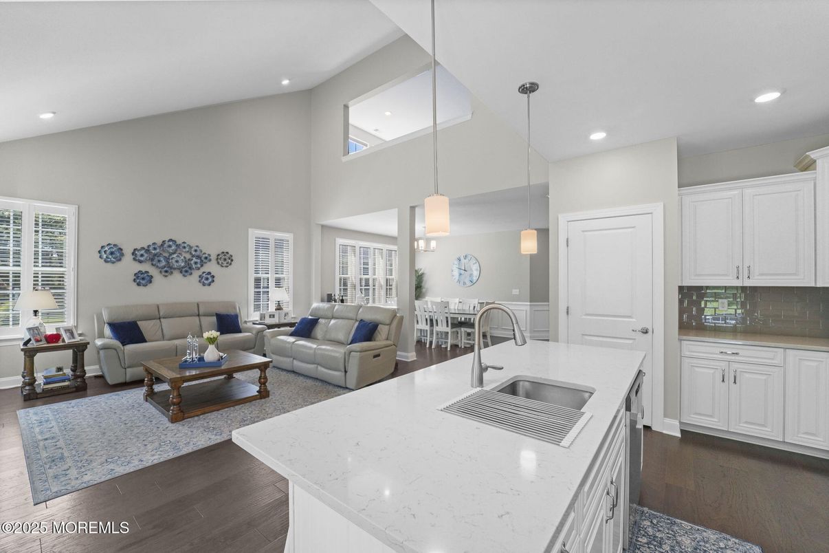 Dining room, Interior, Kitchen, Living room, Pendant Lights, Recessed Lighting, Wood Texture Flooring