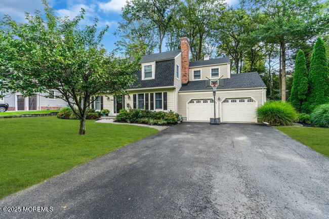 Attached, Exterior, Facade, Cape Cod