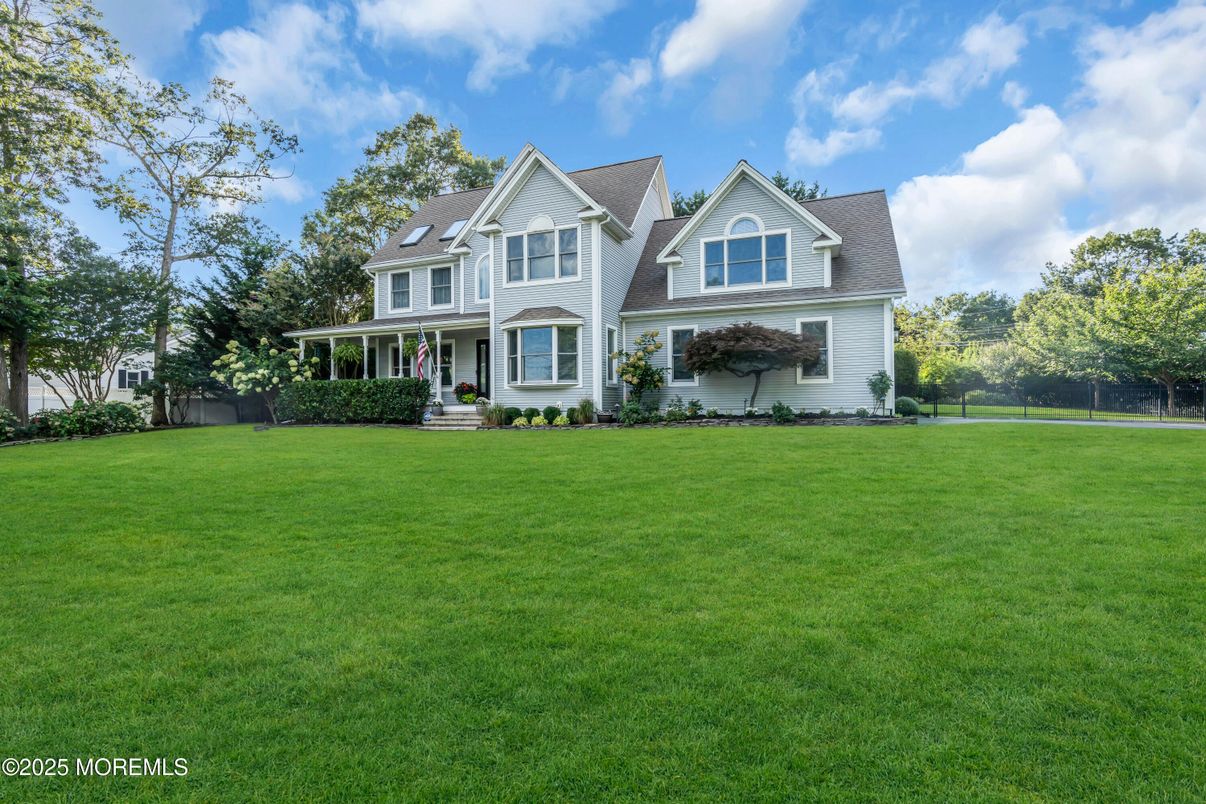 Backyard, Exterior, Facade, Queen Anne Victorian