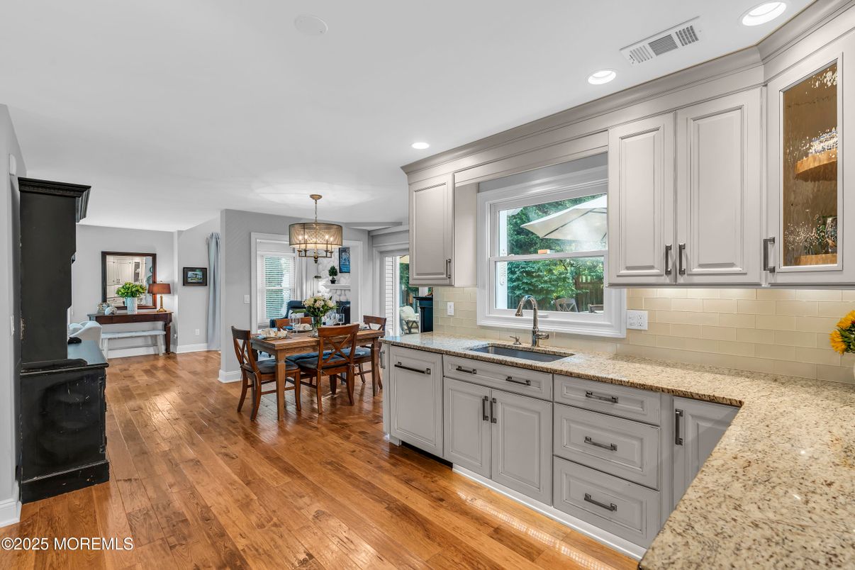 Chandelier, Dining room, Interior, Kitchen, Recessed Lighting, Wood Texture Flooring