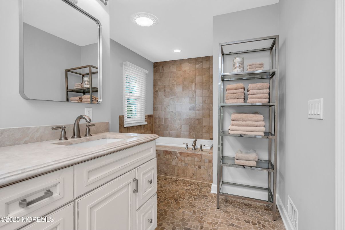 Bathroom, Interior, Recessed Lighting