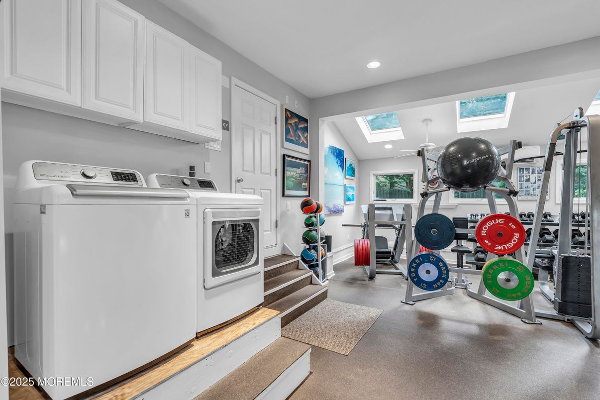 Fitness Equipment, Interior, Recessed Lighting, Washer