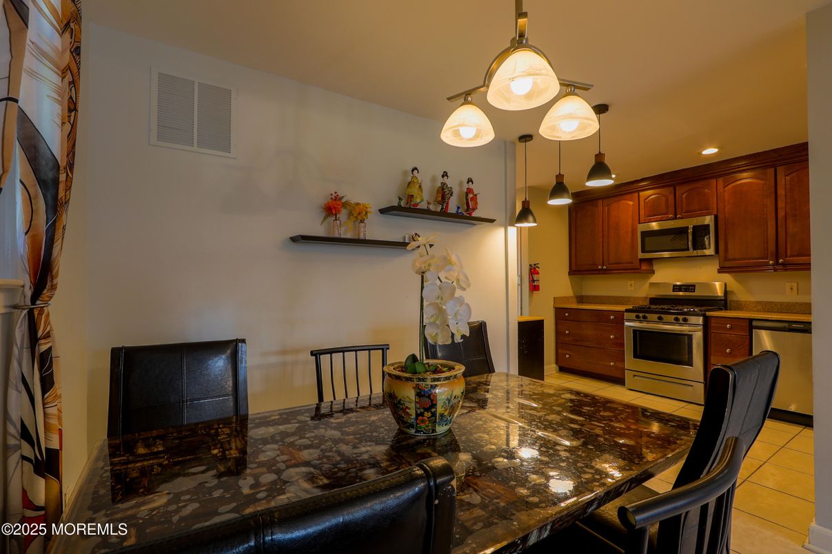 Dining room, Interior, Kitchen, Pendant Lights, Recessed Lighting, Stainless Steel Appliances