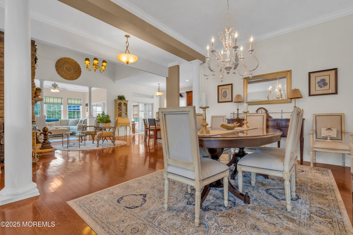 Chandelier, Dining room, Interior, Living room, Pendant Lights, Wood Texture Flooring