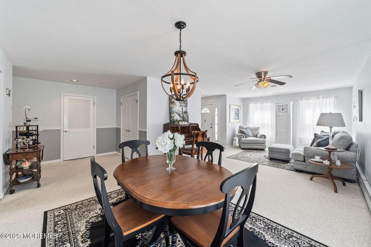 Chandelier, Dining room, Interior, Living room, Pendant Lights, Recessed Lighting