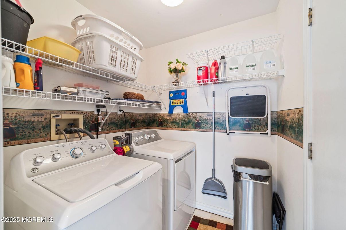 Interior, Utility Closets, Washer, Wood Texture Flooring