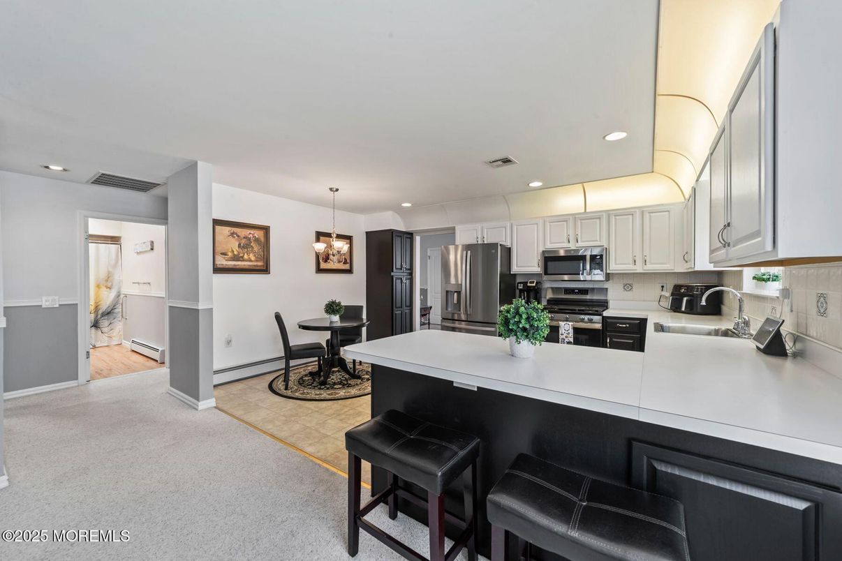Dining room, Interior, Kitchen, Pendant Lights, Recessed Lighting, Stainless Steel Appliances