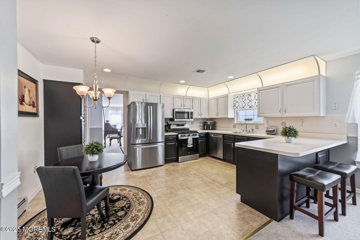 Dining room, Interior, Kitchen, Pendant Lights, Recessed Lighting, Stainless Steel Appliances