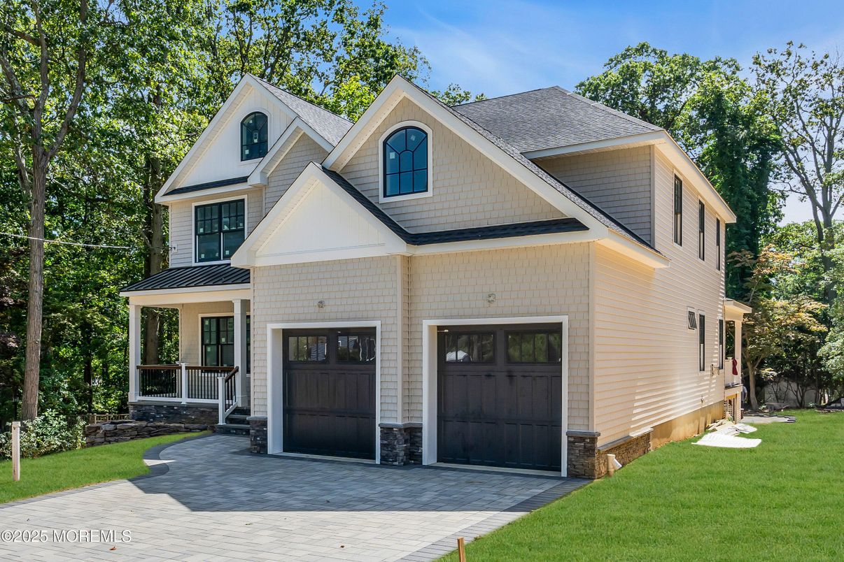 Attached, Exterior, Facade, Farmhouse