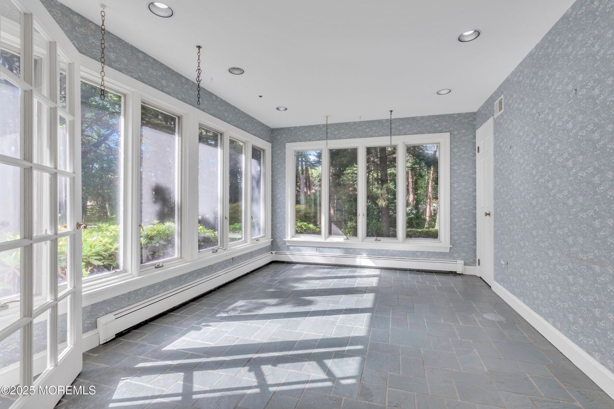 Empty room, Interior, Recessed Lighting, Sun Room