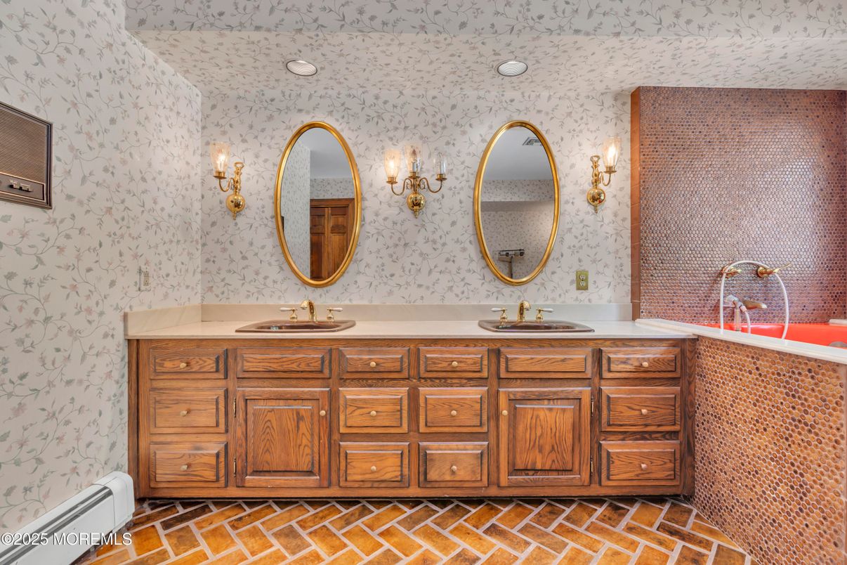 Bathroom, Dual Sink Vanities, Interior