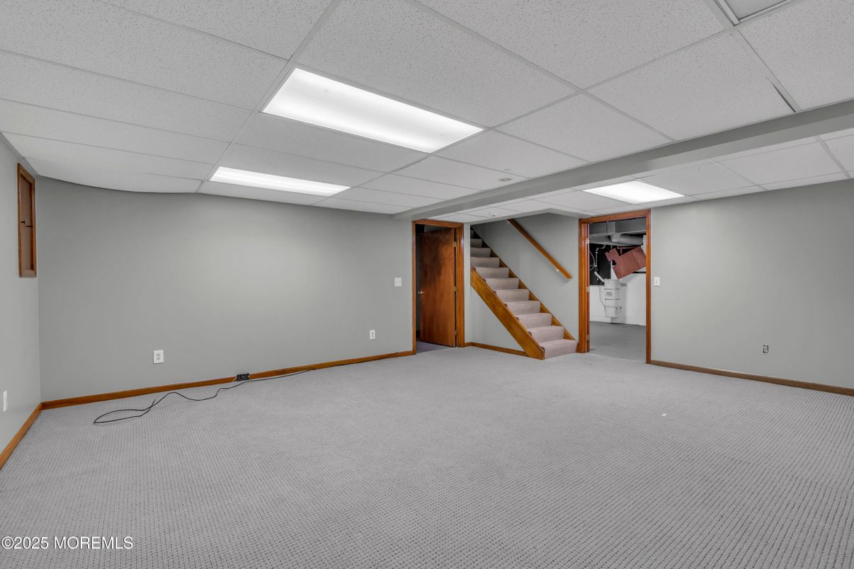 Empty room, Interior, Recessed Lighting