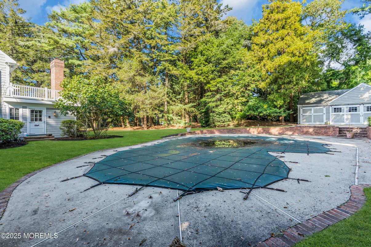 Backyard, Detached Garage, Exterior
