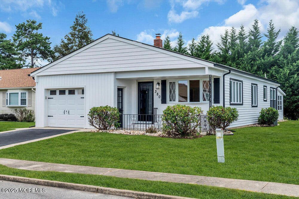 Attached, Exterior, Facade, Ranch