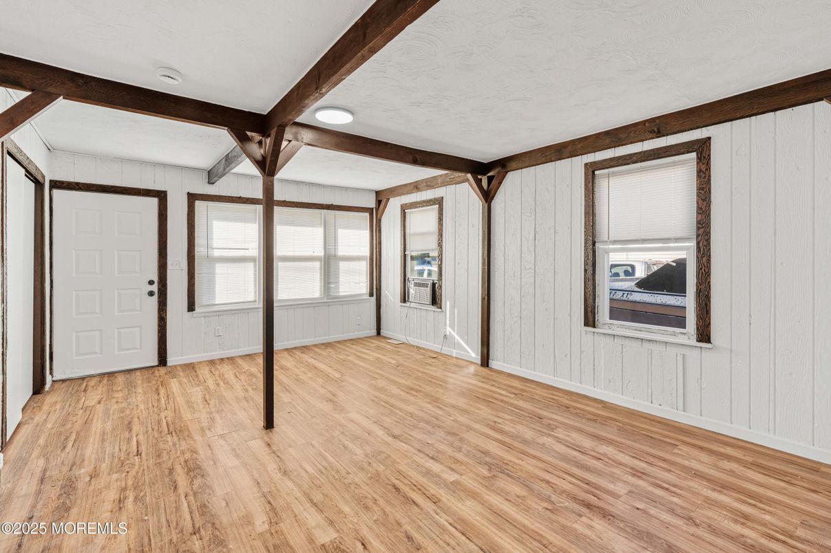 Empty room, Interior, Wooden Beams, Wood Texture Flooring