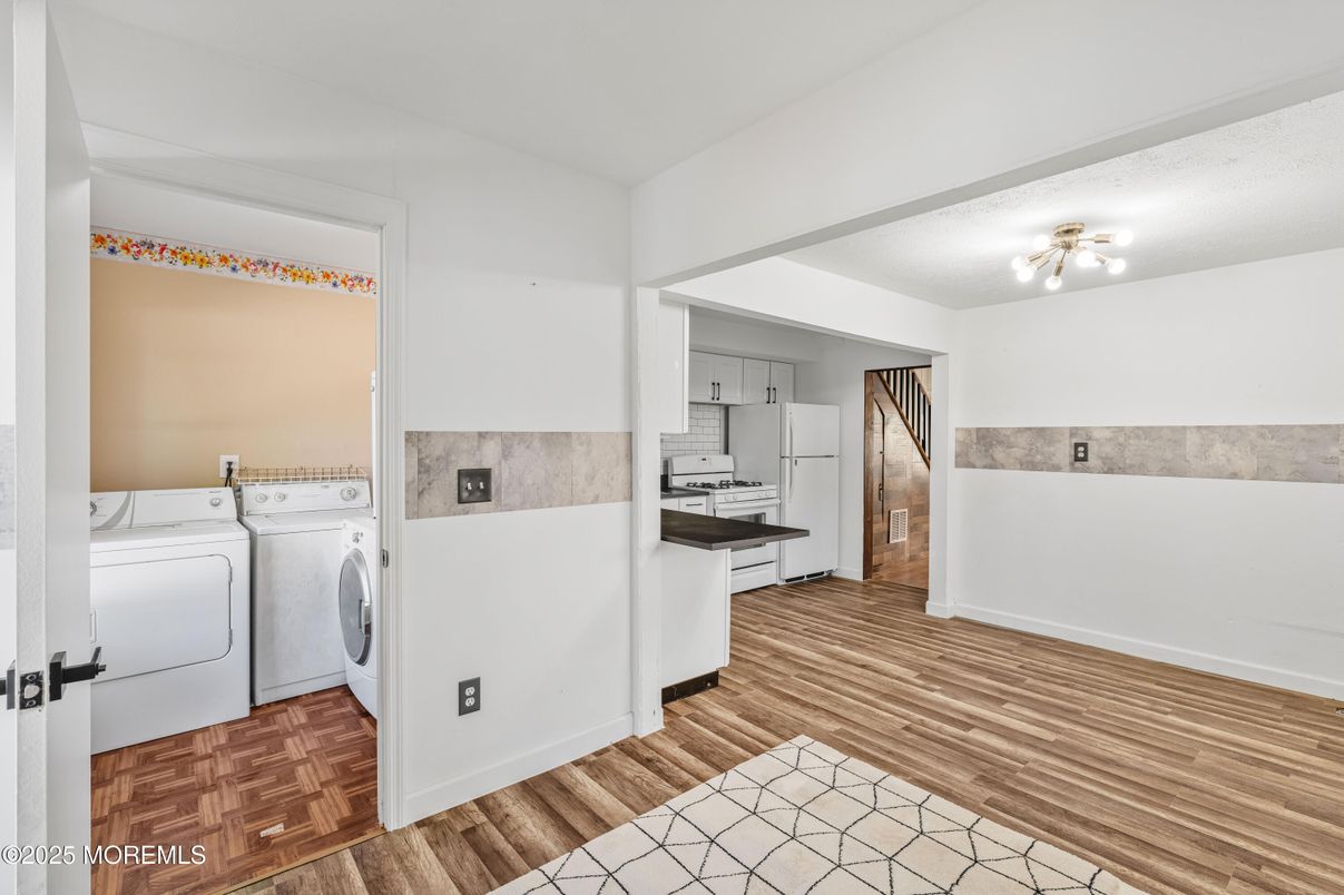 Interior, Washer, Wood Texture Flooring