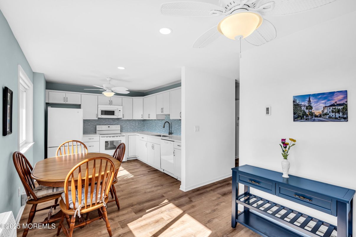 Dining room, Interior, Kitchen, Recessed Lighting, Wood Texture Flooring