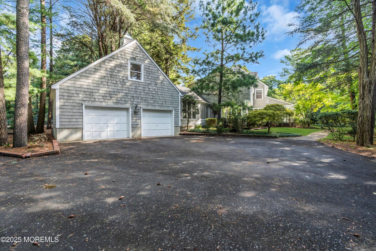 Detached Garage, Exterior