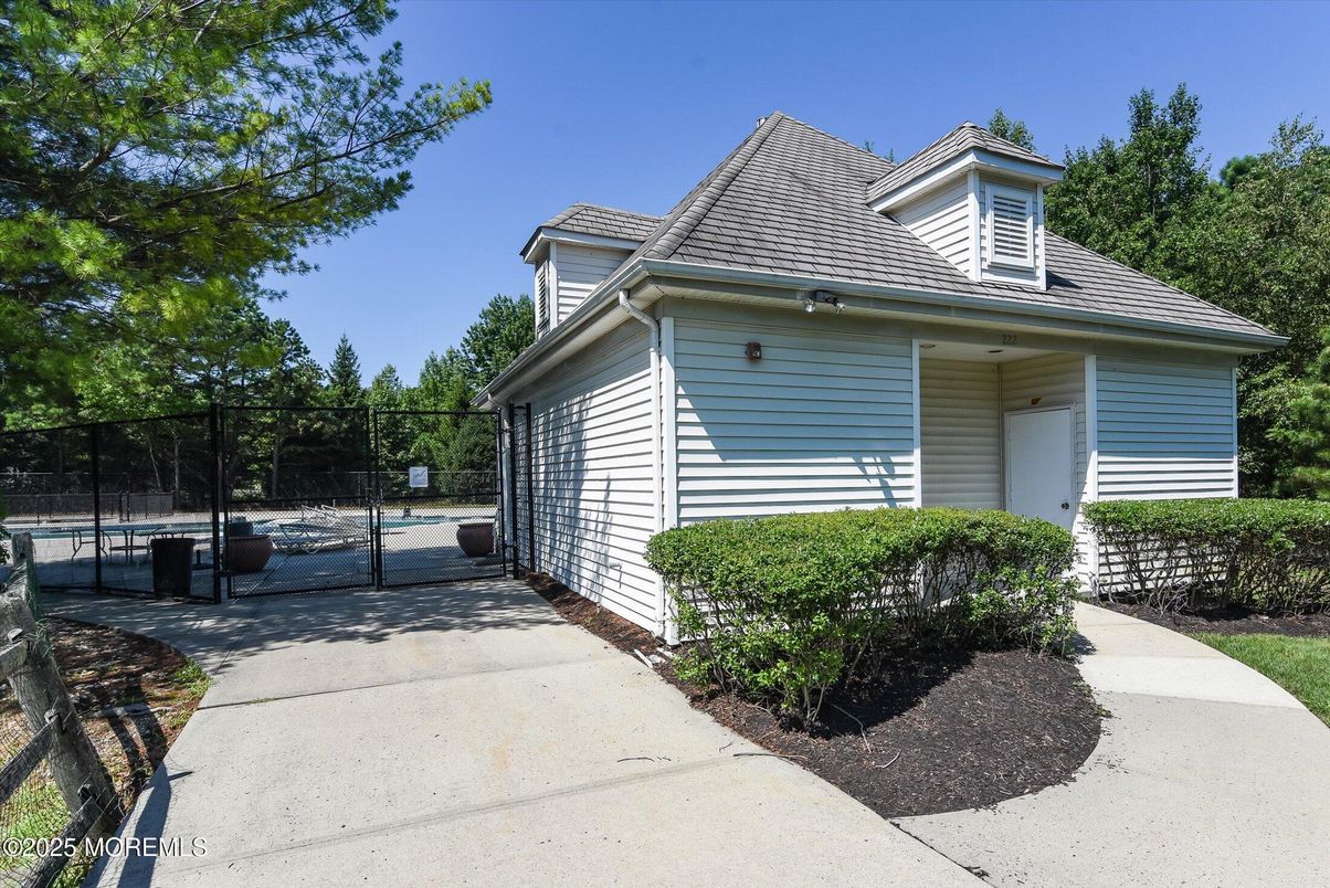 Detached Garage, Exterior