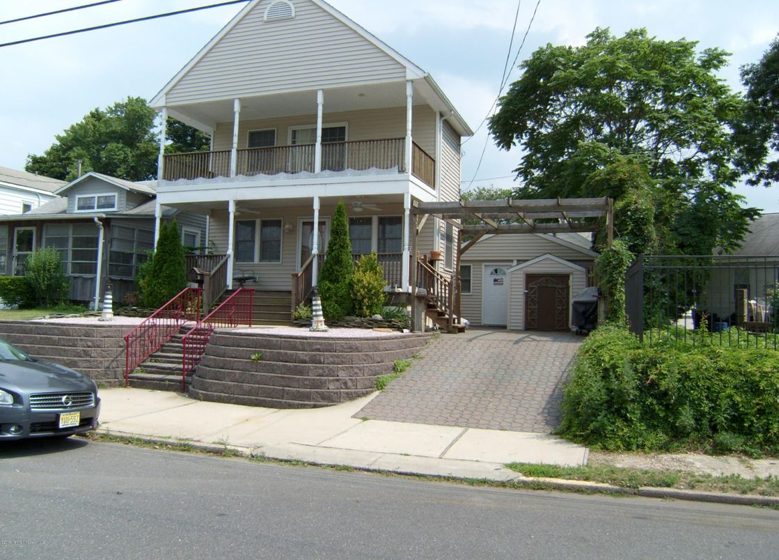 Exterior, Facade, Queen Anne Victorian