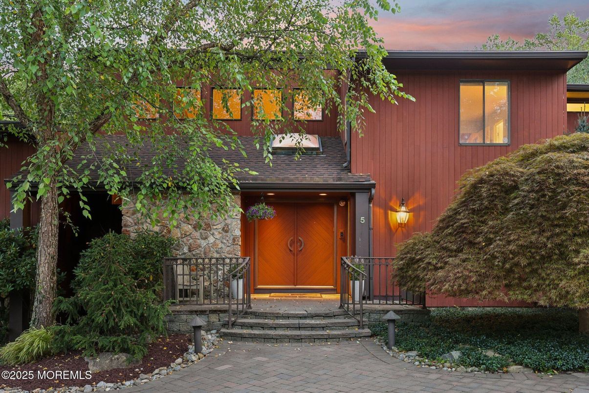 Exterior, Facade, None