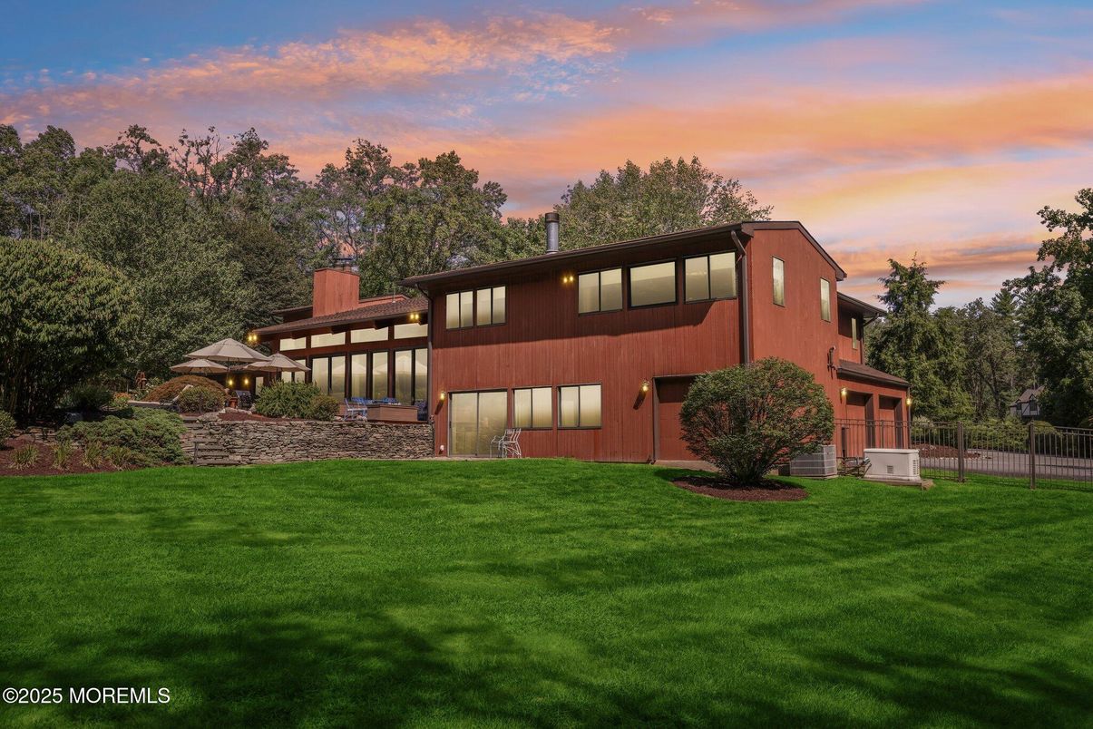 Backyard, Exterior, Facade, Modern