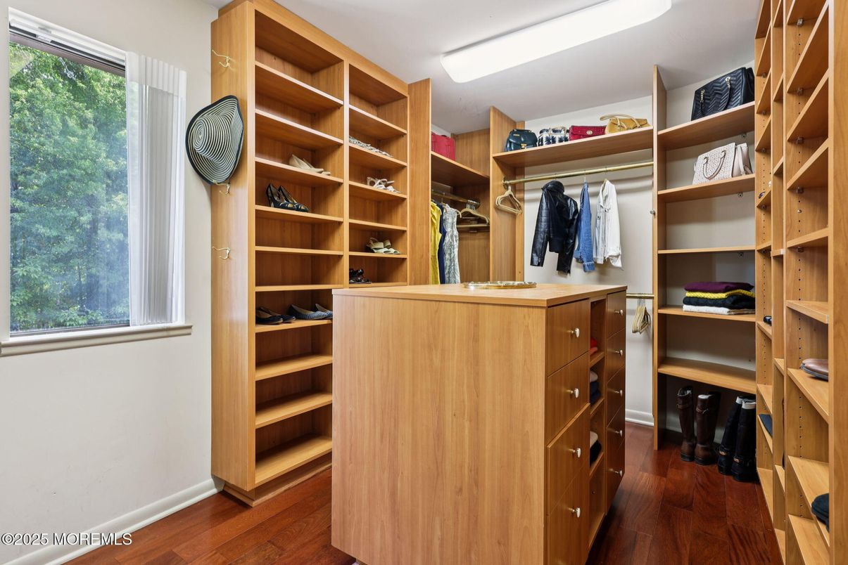 Interior, Walk-in Closets, Wood Texture Flooring