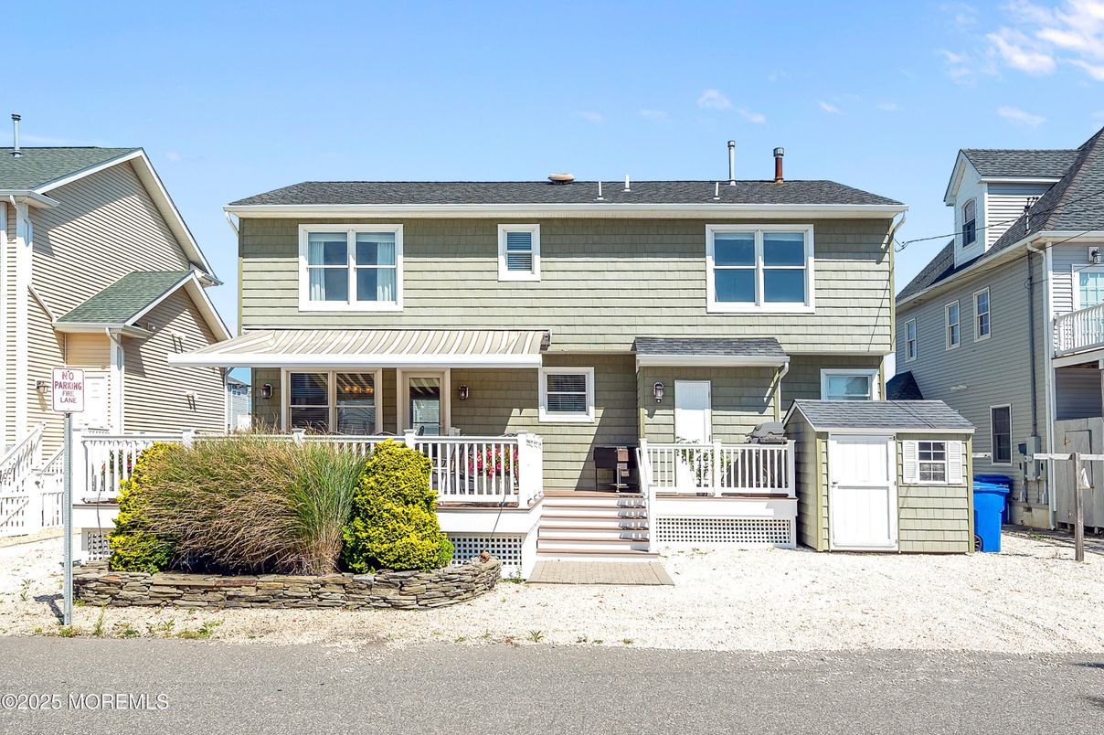 Exterior, Facade, American Foursquare