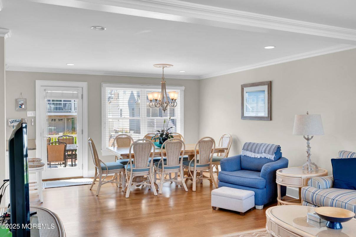 Chandelier, Dining room, Interior, Recessed Lighting, Wood Texture Flooring