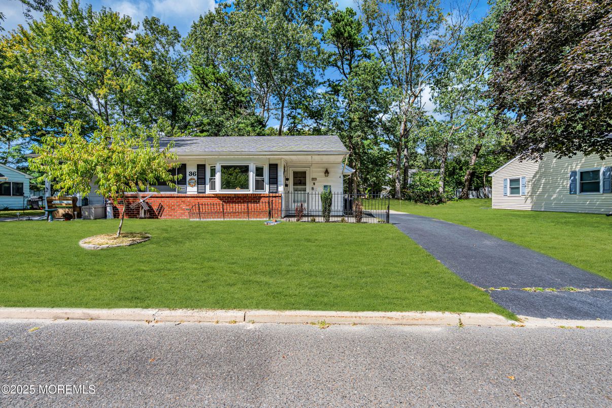 Backyard, Exterior, Facade, Ranch