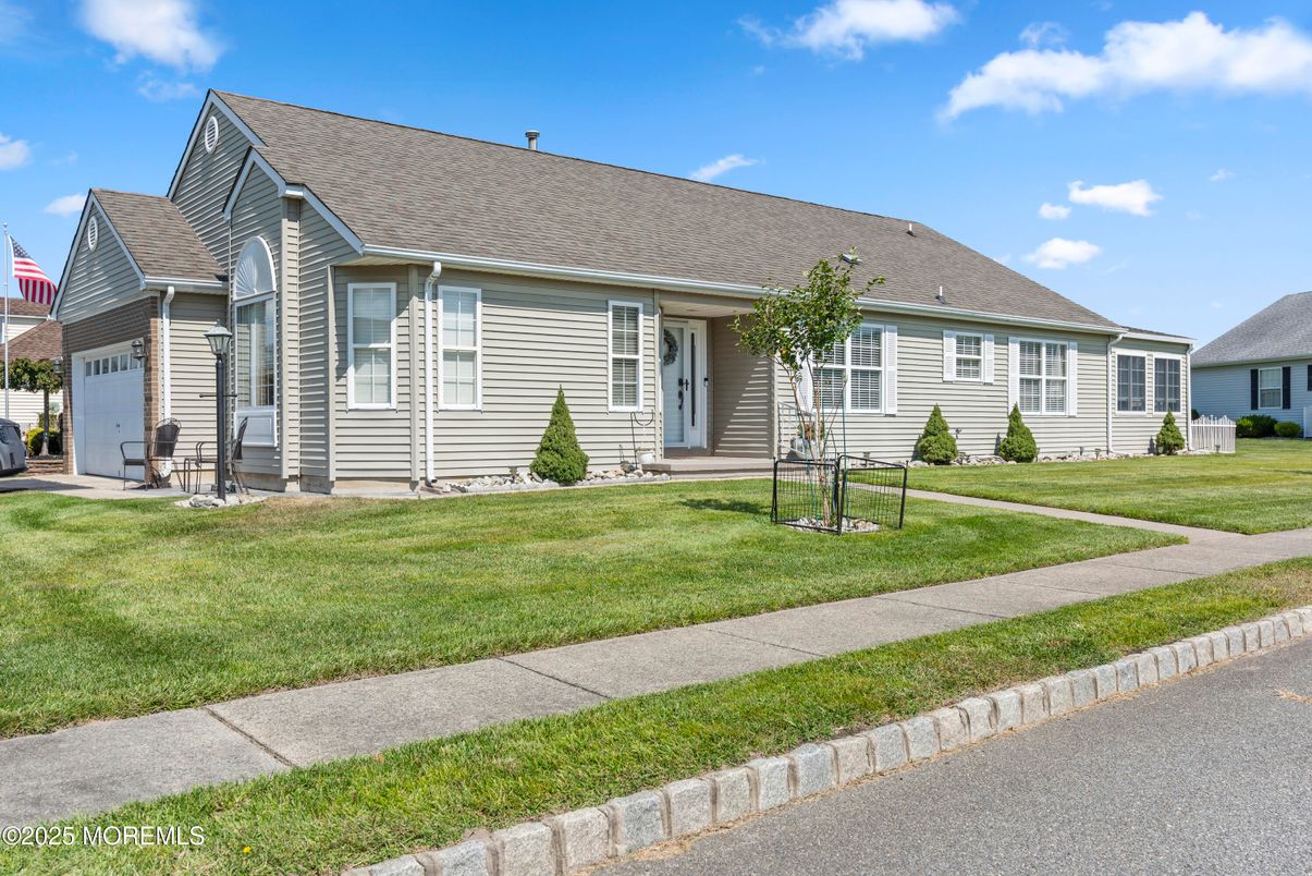 Backyard, Exterior, Facade, Cape Cod