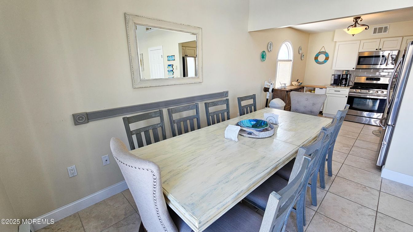 Dining room, Interior, Kitchen, Stainless Steel Appliances